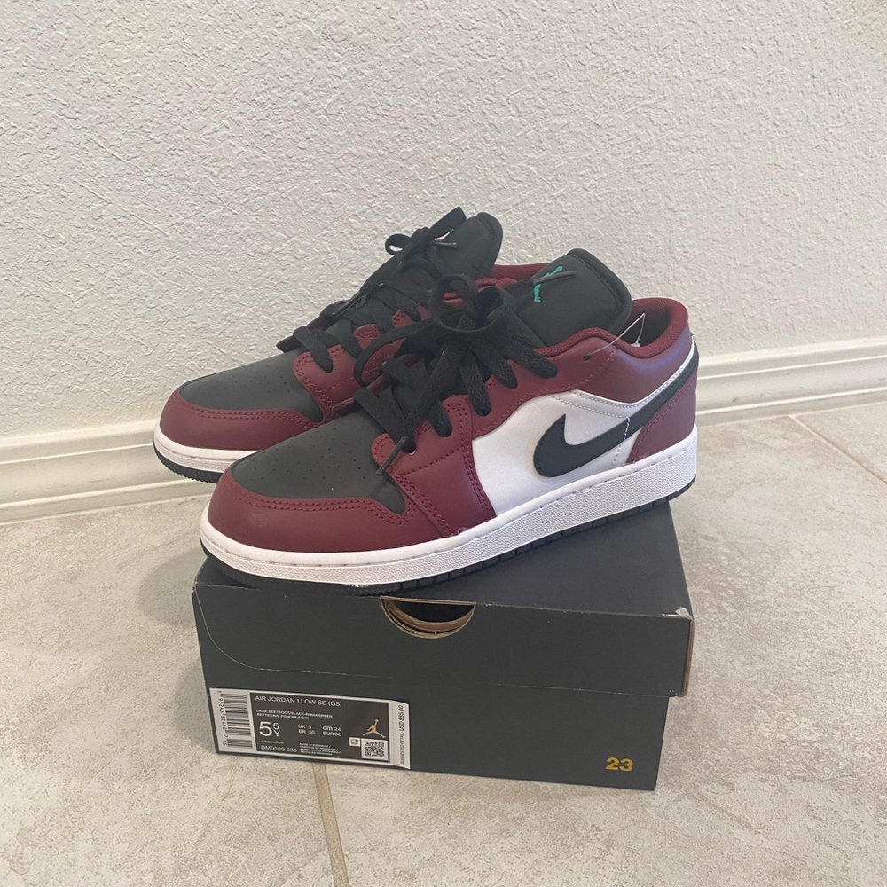 NEW! Air Jordan 1 Low SE Dark Beetroot Roma Green White Black Size 5.5Y